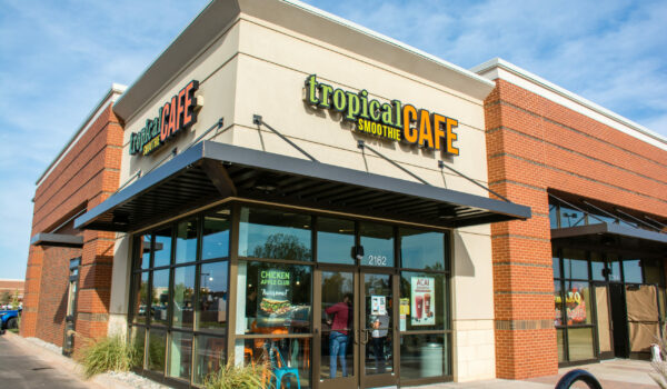 Stacey & Maurice Pugh Opens 1100th Tropical Smoothie Cafe in NC